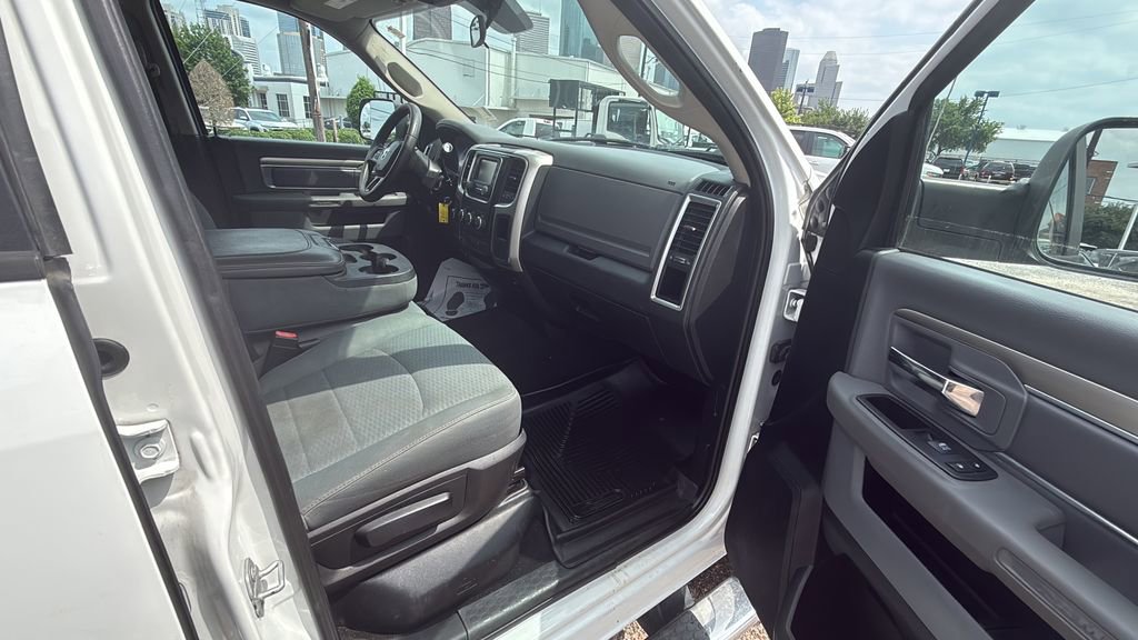 Used 2018 RAM 3500 SLT AWD/4WD image 17