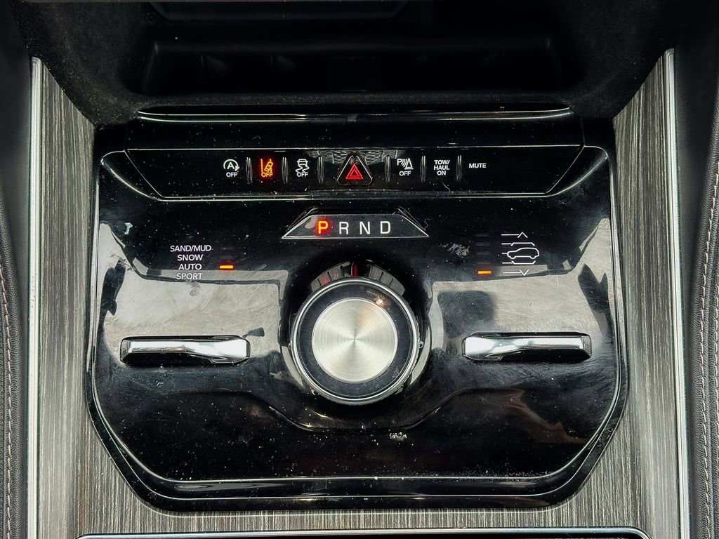 Used 2024 Jeep Wagoneer L Series III w/ Flexible Seating Group image 21