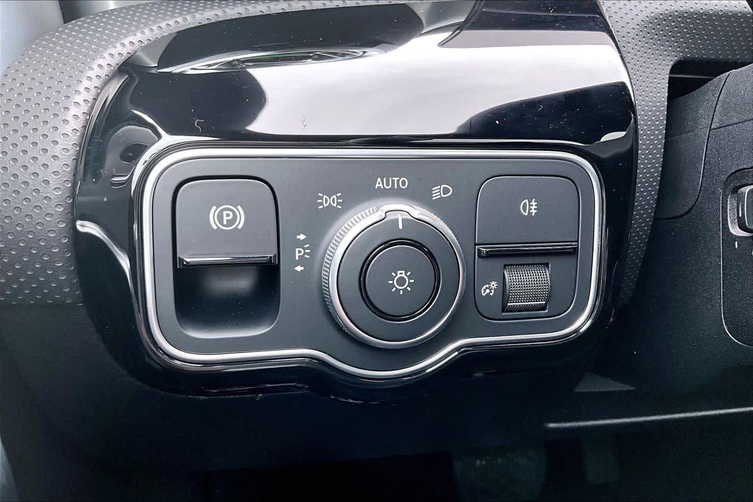 Used 2023 Mercedes-Benz CLA 250 4MATIC image 34