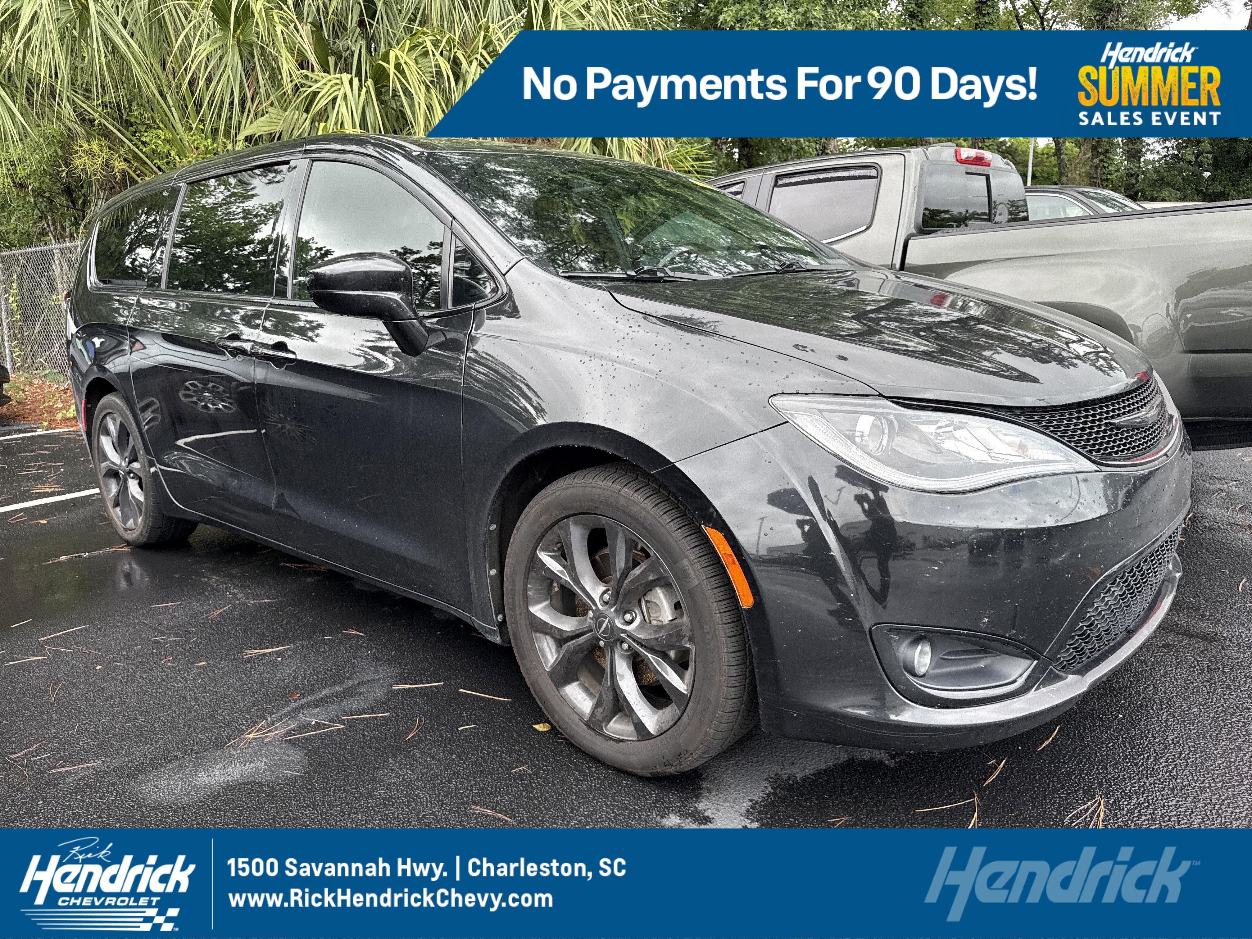 Used 2019 Chrysler Pacifica Touring Plus w/ S Appearance Package FWD image 1