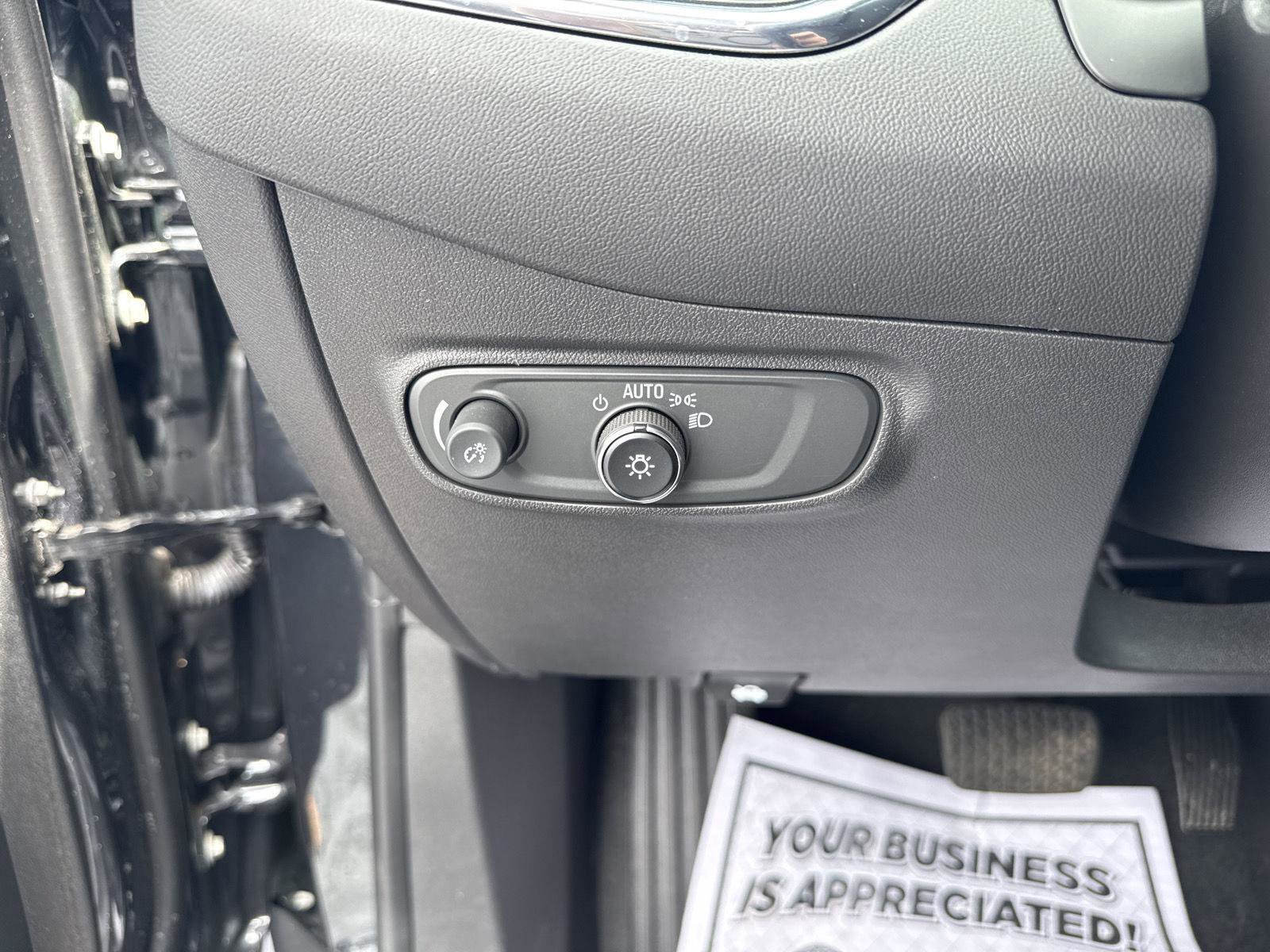 Used 2023 Chevrolet Equinox LT FWD image 23