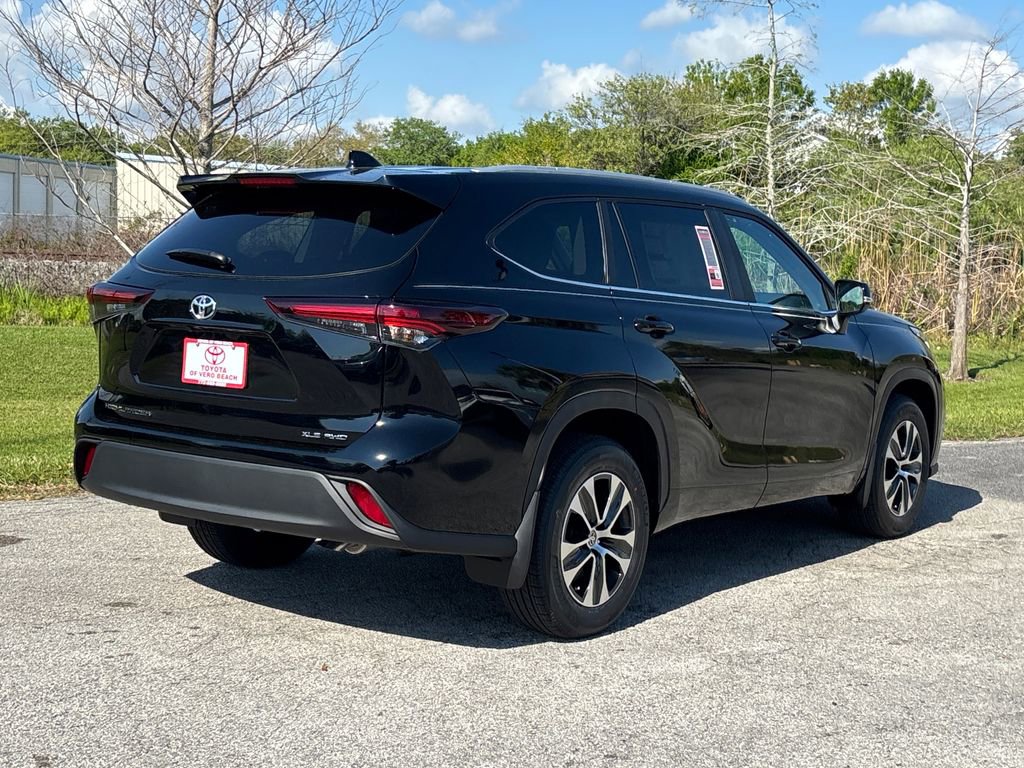 New 2026 Toyota Highlander XLE image 4