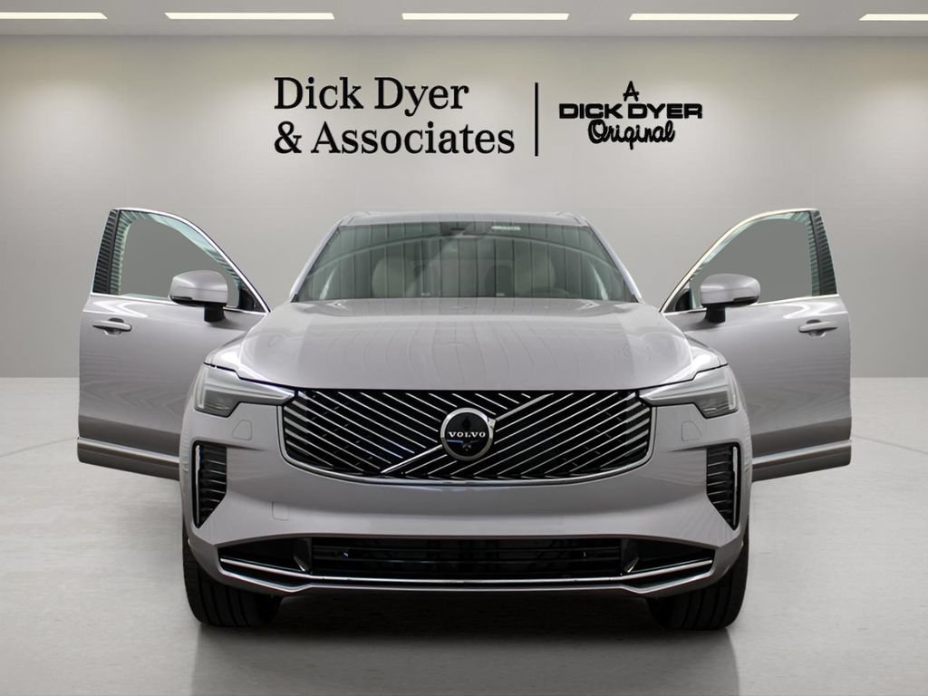 New 2026 Volvo XC90 B6 Plus w/ Protection Package Premier AWD/4WD image 8