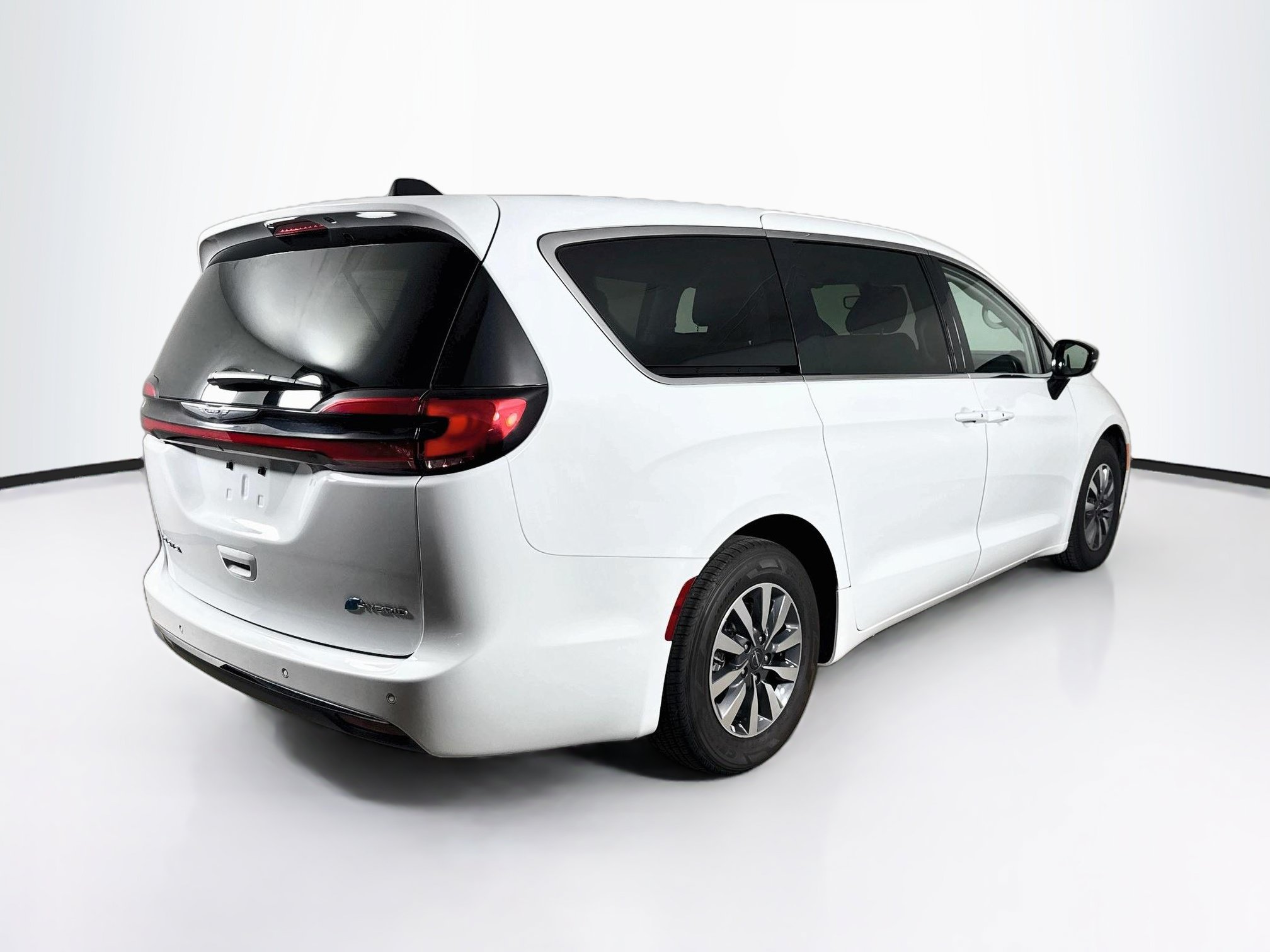Used 2024 Chrysler Pacifica Limited FWD image 33