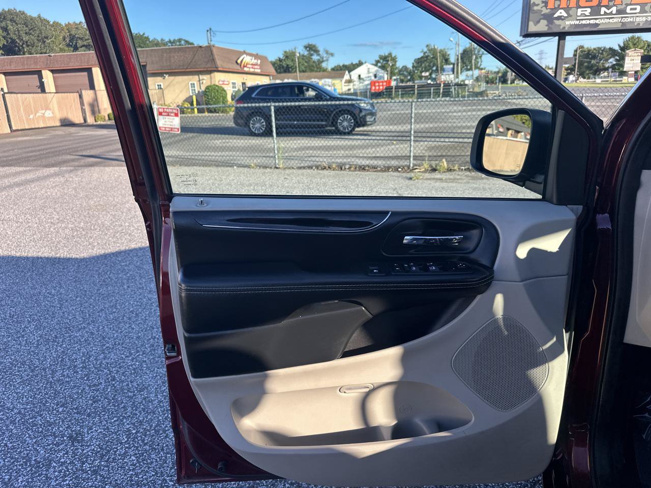 Used 2019 Dodge Grand Caravan SXT FWD image 16