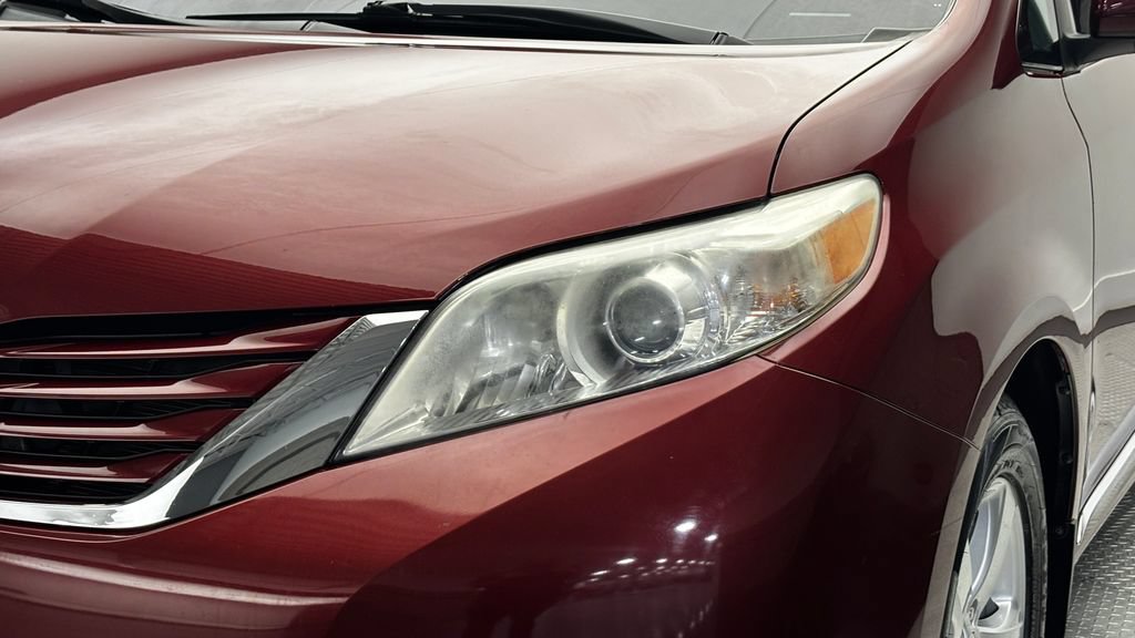 Used 2015 Toyota Sienna LE FWD image 3