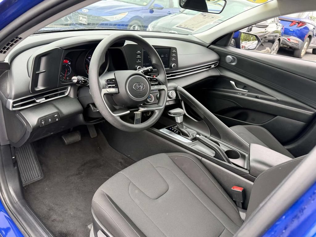Certified 2023 Hyundai Elantra SE FWD image 10