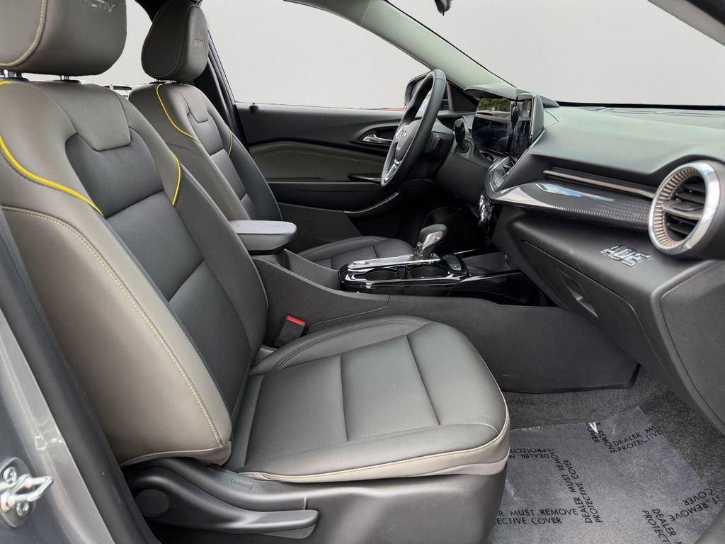 Used 2026 Chevrolet Trax ACTIV w/ Sunroof Package FWD image 8