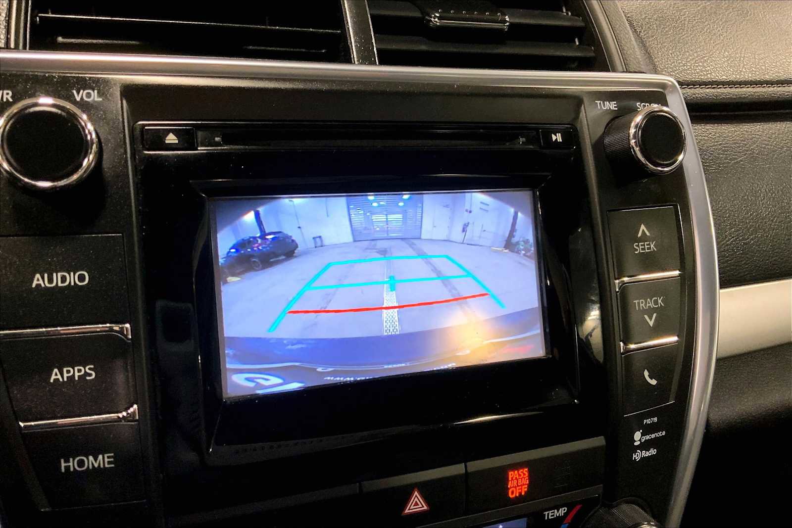 Used 2015 Toyota Camry XSE image 28