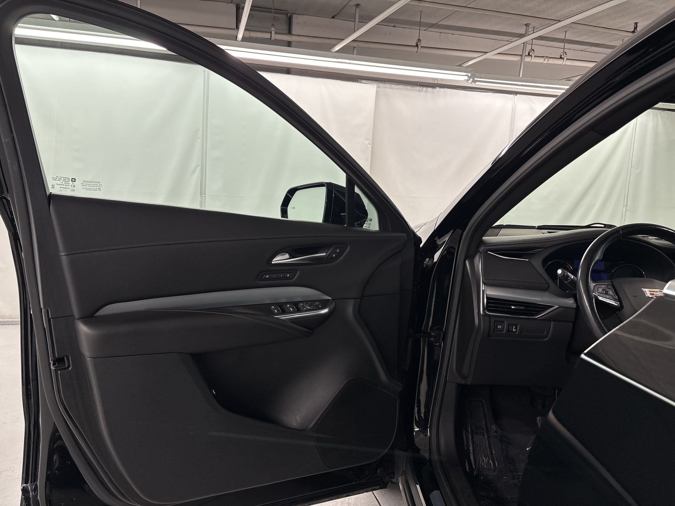 Used 2022 Cadillac XT4 Premium Luxury w/ Safety Alert Package AWD/4WD image 21