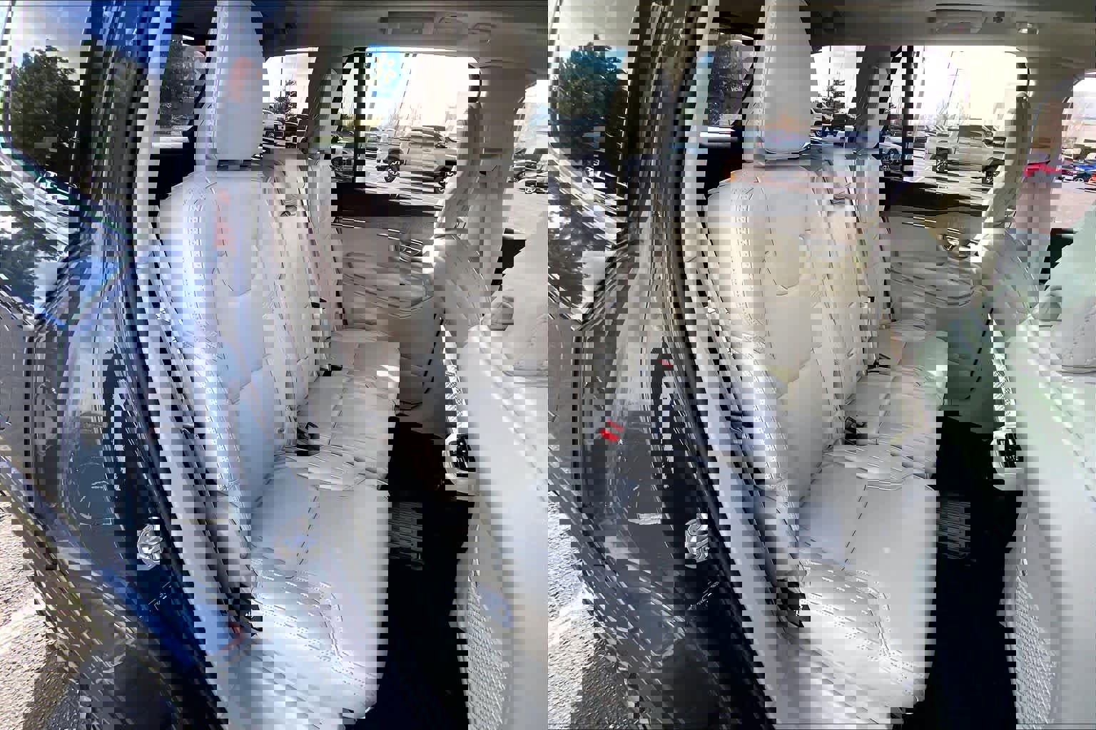 Used 2023 Volvo XC90 T8 Ultimate w/ Lounge Package image 20