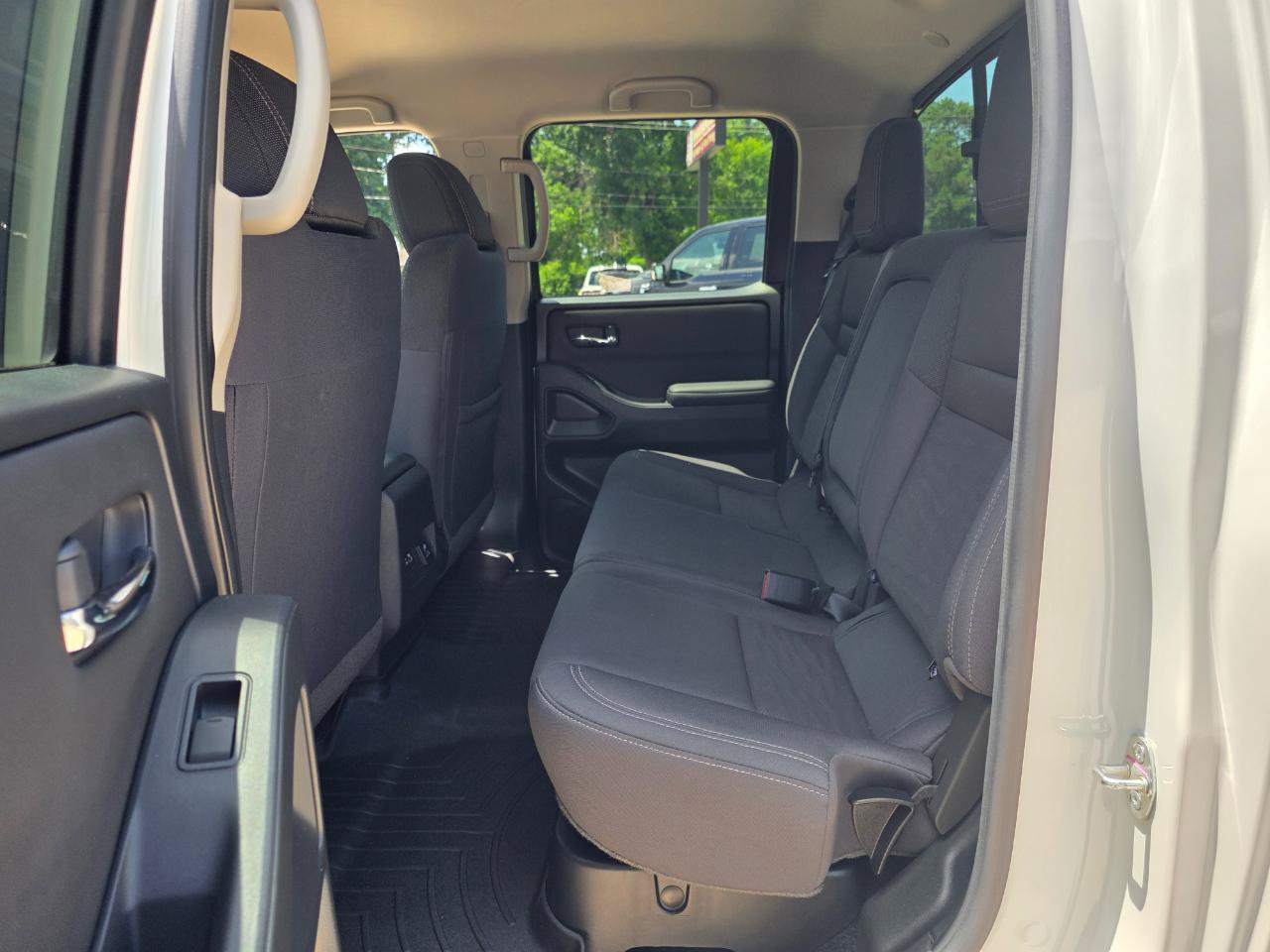 Used 2023 Nissan Frontier SV w/ SV Convenience Package AWD/4WD image 12