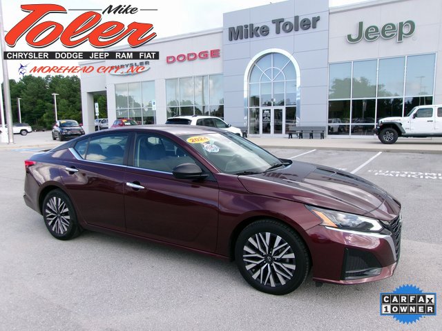 Used 2024 Nissan Altima 2.5 SV image 1