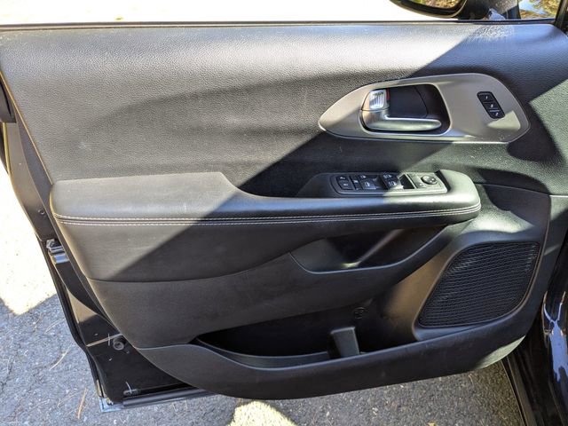 Certified 2020 Chrysler Pacifica Touring-L w/ Advanced Safetytec Group image 10