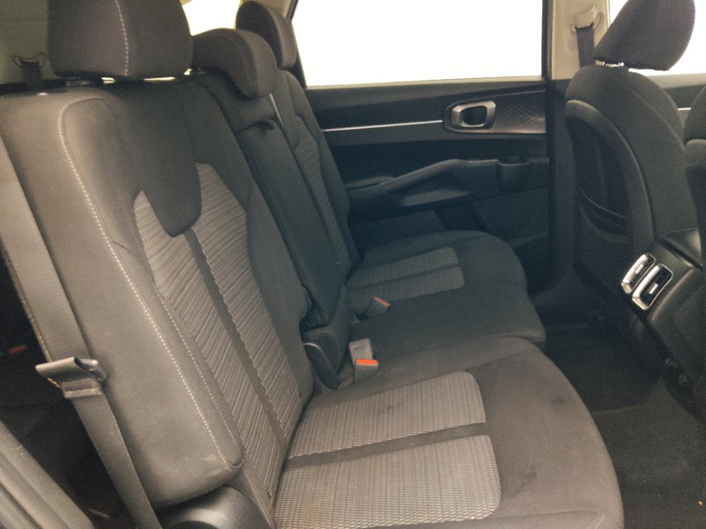 Used 2023 Kia Sorento LX FWD image 19