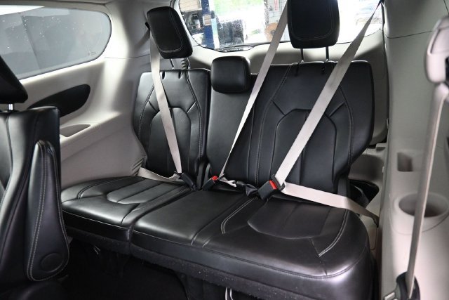 Used 2024 Chrysler Pacifica Limited FWD image 31