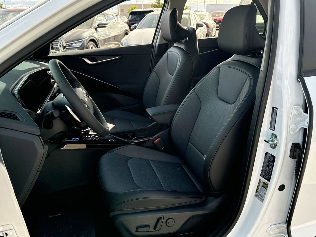 Used 2025 Kia Niro SX Touring image 16