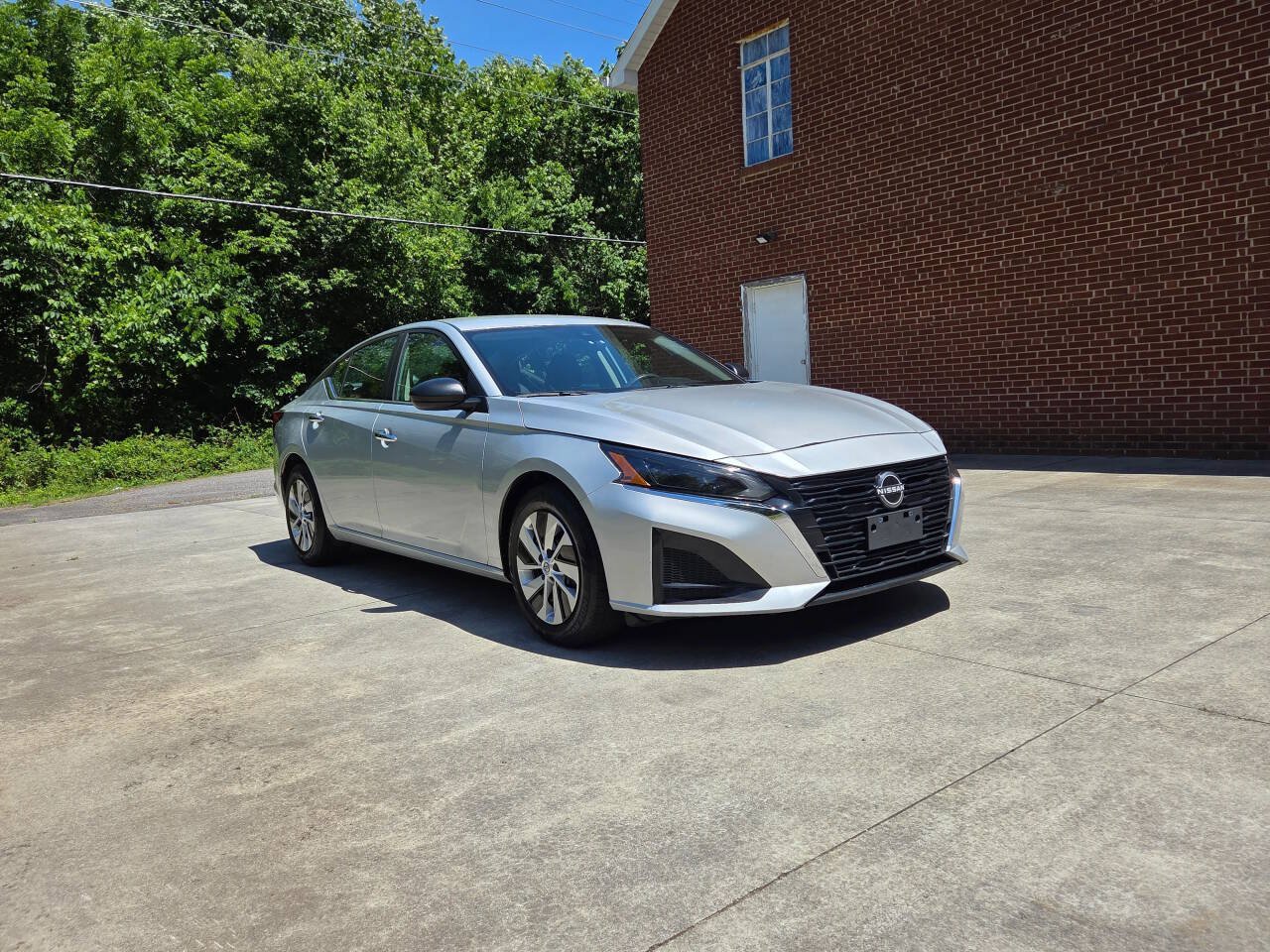 Used 2024 Nissan Altima 2.5 S FWD image 3