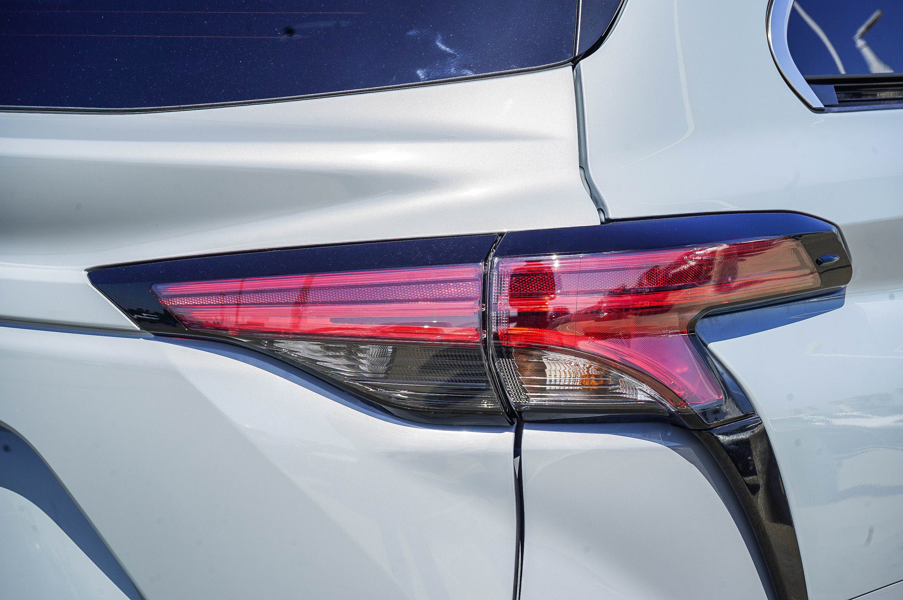 Certified 2024 Toyota Sienna XSE w/ XSE Plus Package AWD/4WD image 8
