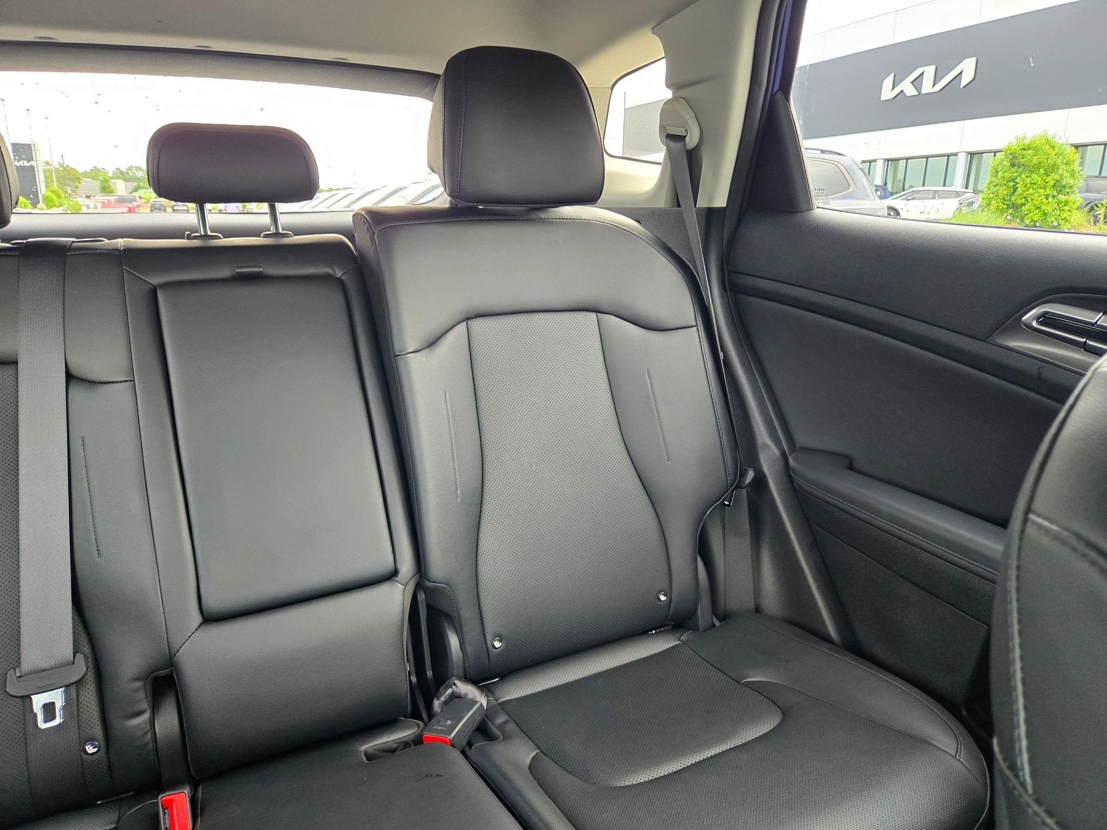 Used 2025 Kia Sportage EX image 14