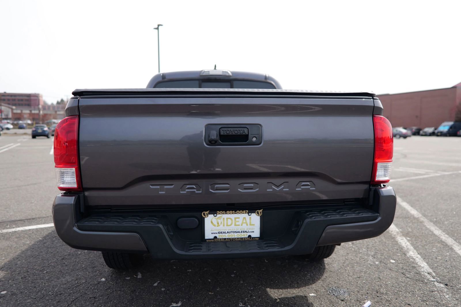 Used 2016 Toyota Tacoma SR RWD image 8