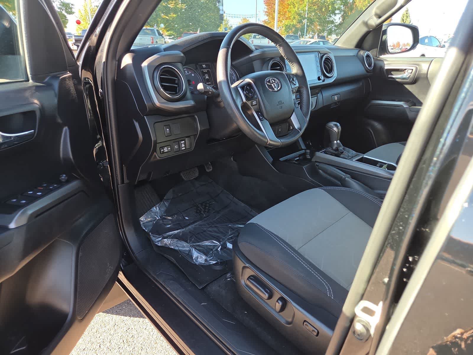Used 2021 Toyota Tacoma TRD Sport AWD/4WD image 10