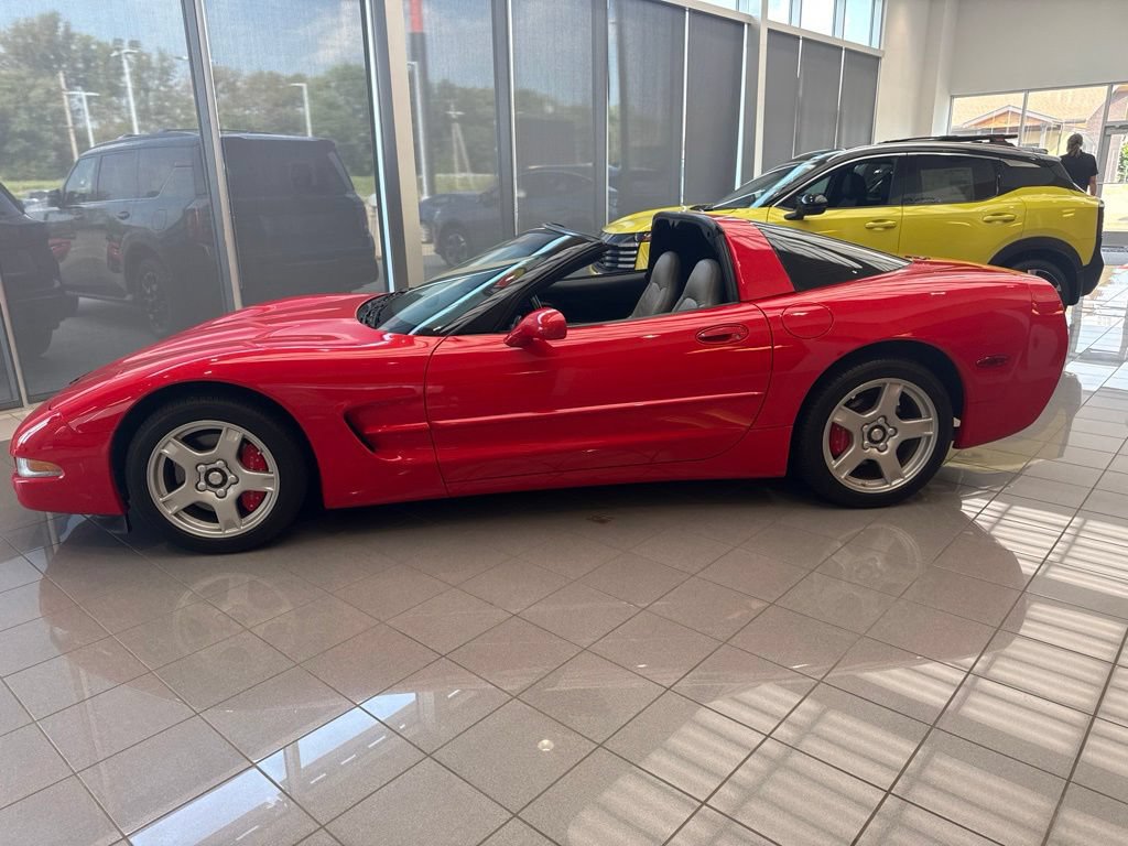 Used 1999 Chevrolet Corvette Coupe RWD image 1
