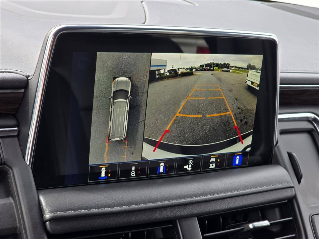 Used 2022 Chevrolet Suburban LT w/ Luxury Package RWD image 5