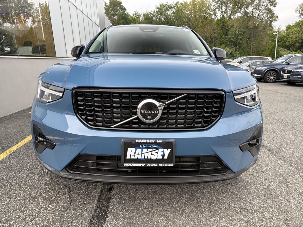 Certified 2024 Volvo XC40 B5 Plus w/ Climate Package AWD/4WD image 3