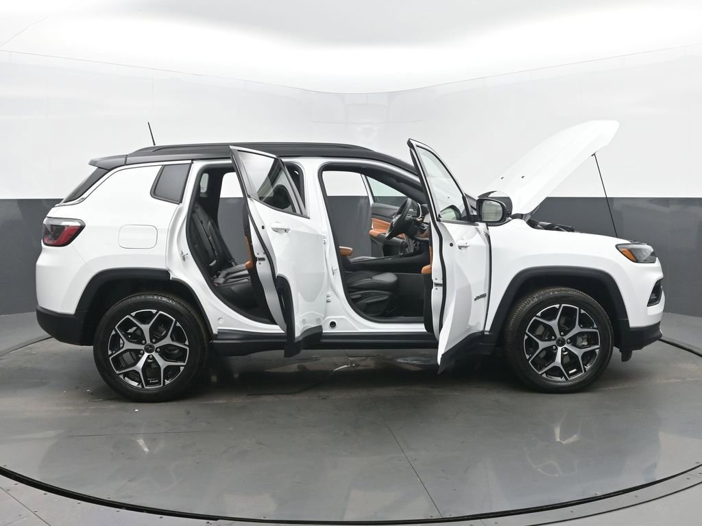 Used 2025 Jeep Compass Limited image 57