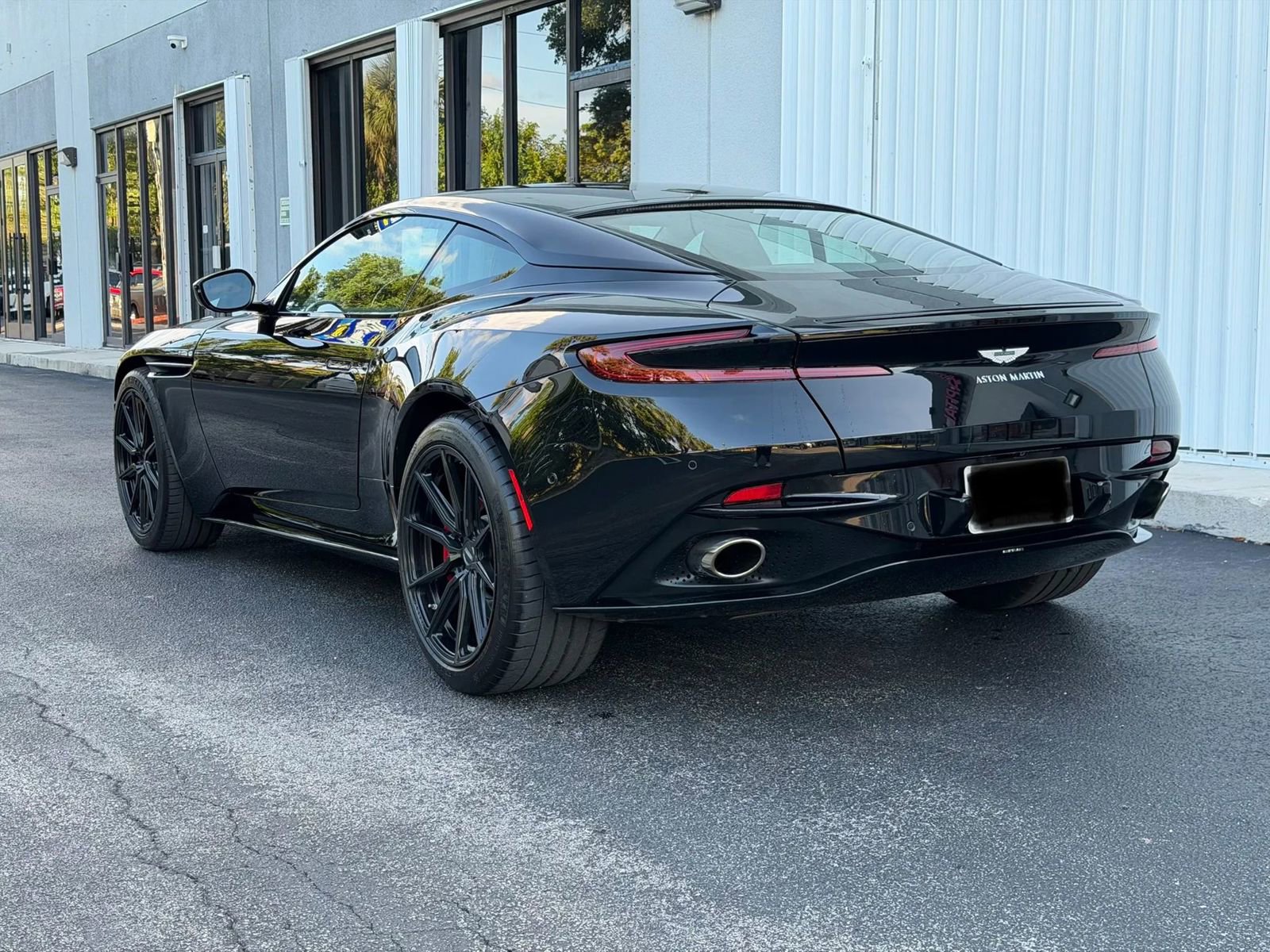 Used 2018 Aston Martin DB11 V12 RWD image 7