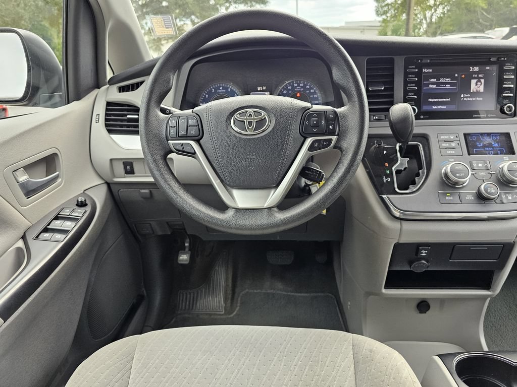 Used 2018 Toyota Sienna LE FWD image 12