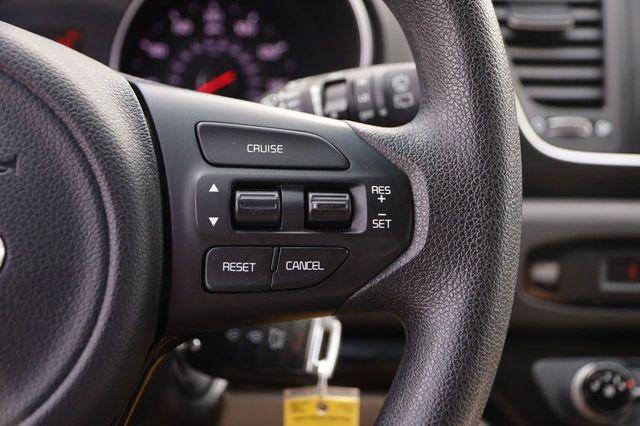 Used 2015 Kia Sedona L image 13