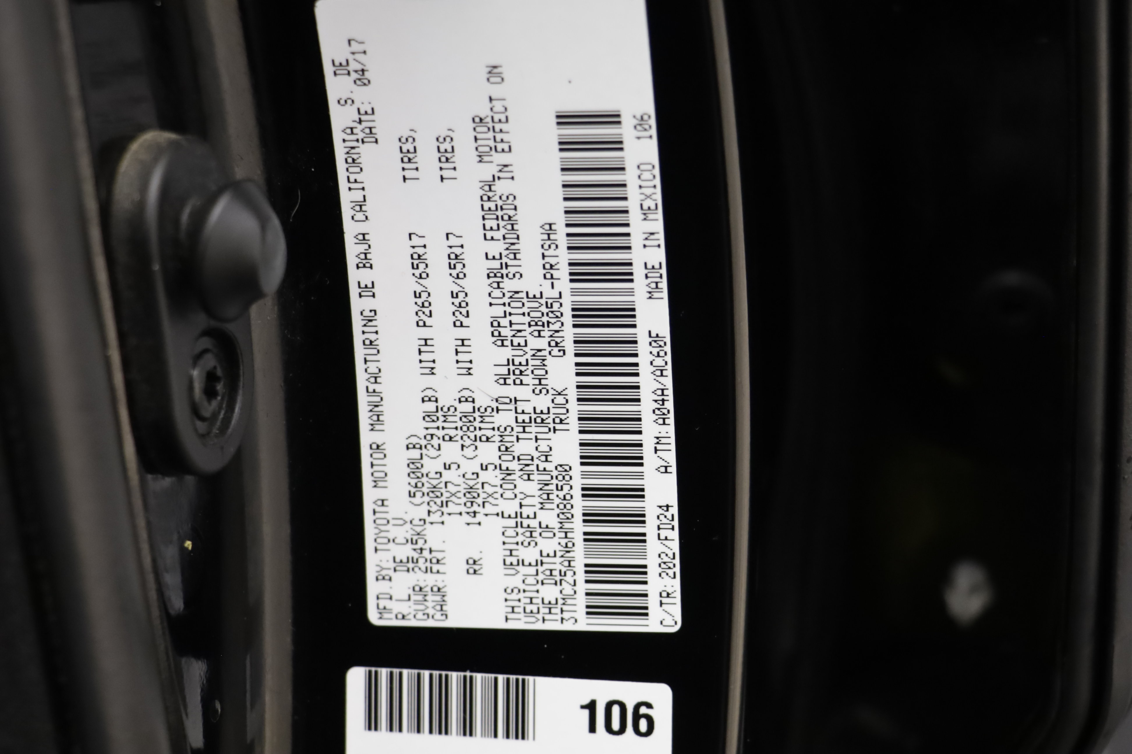 Used 2017 Toyota Tacoma TRD Sport w/ Tow Package (A/T) AWD/4WD image 24