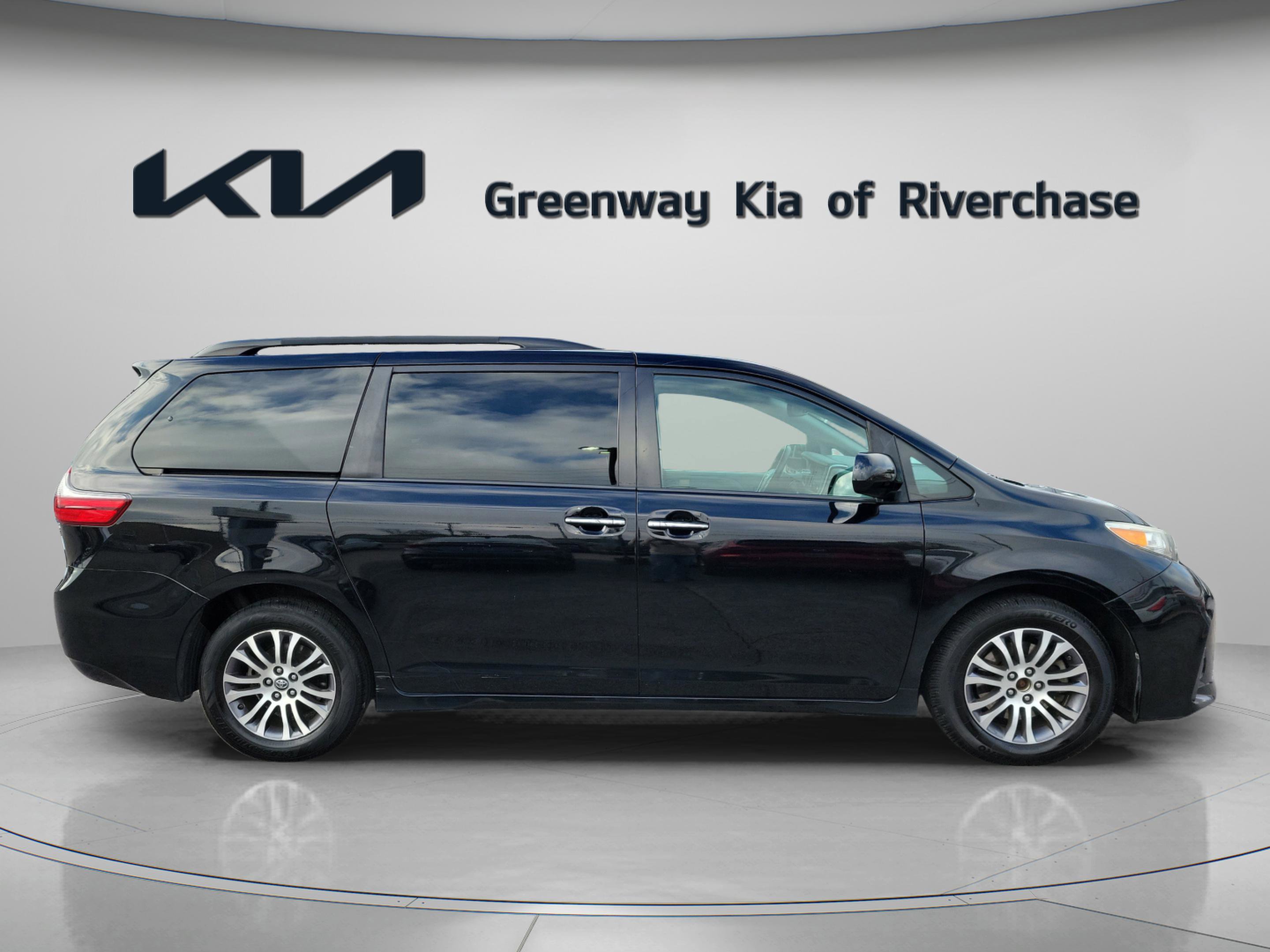 Used 2020 Toyota Sienna XLE image 7