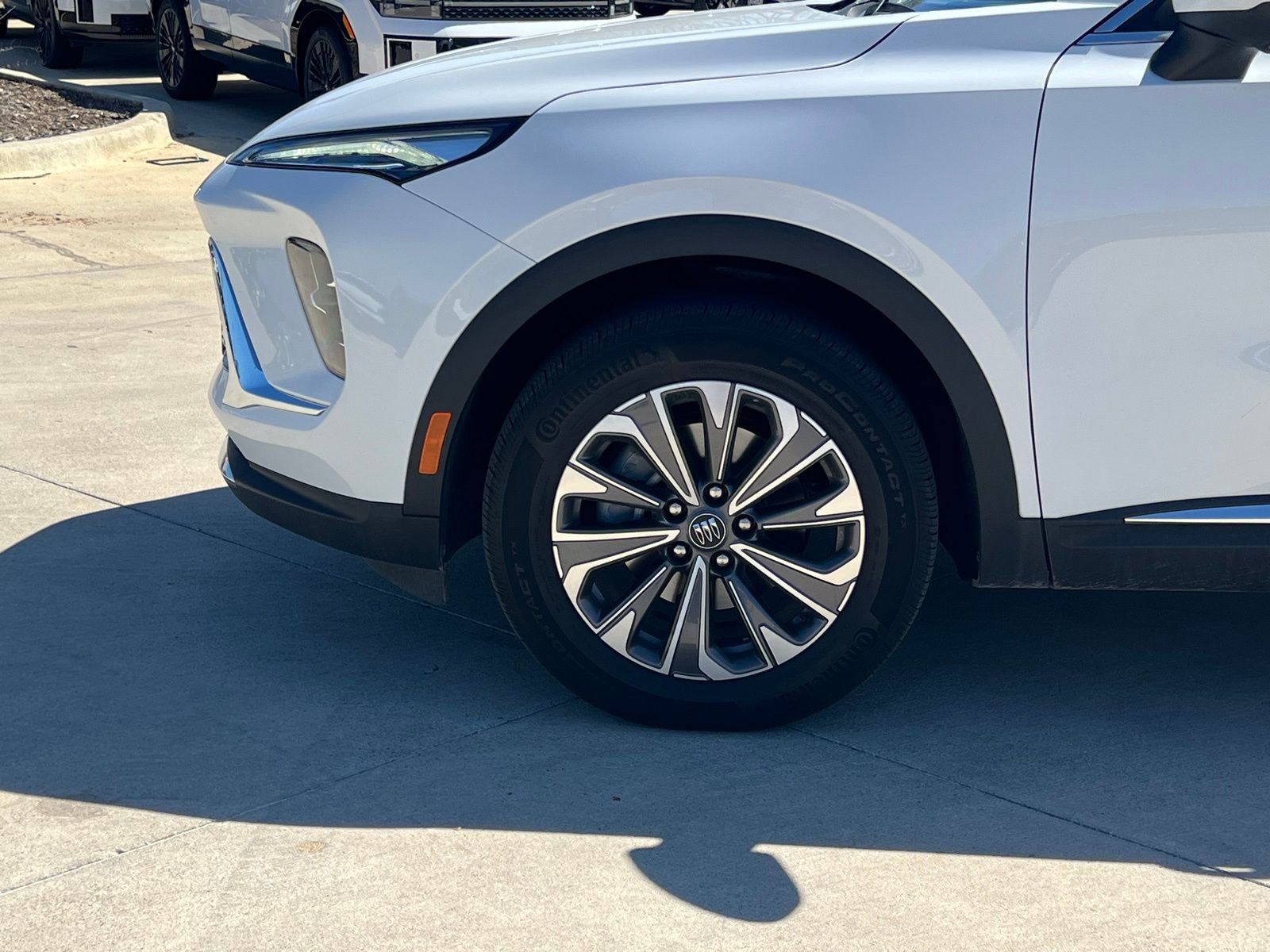 Used 2025 Buick Envision Preferred image 8