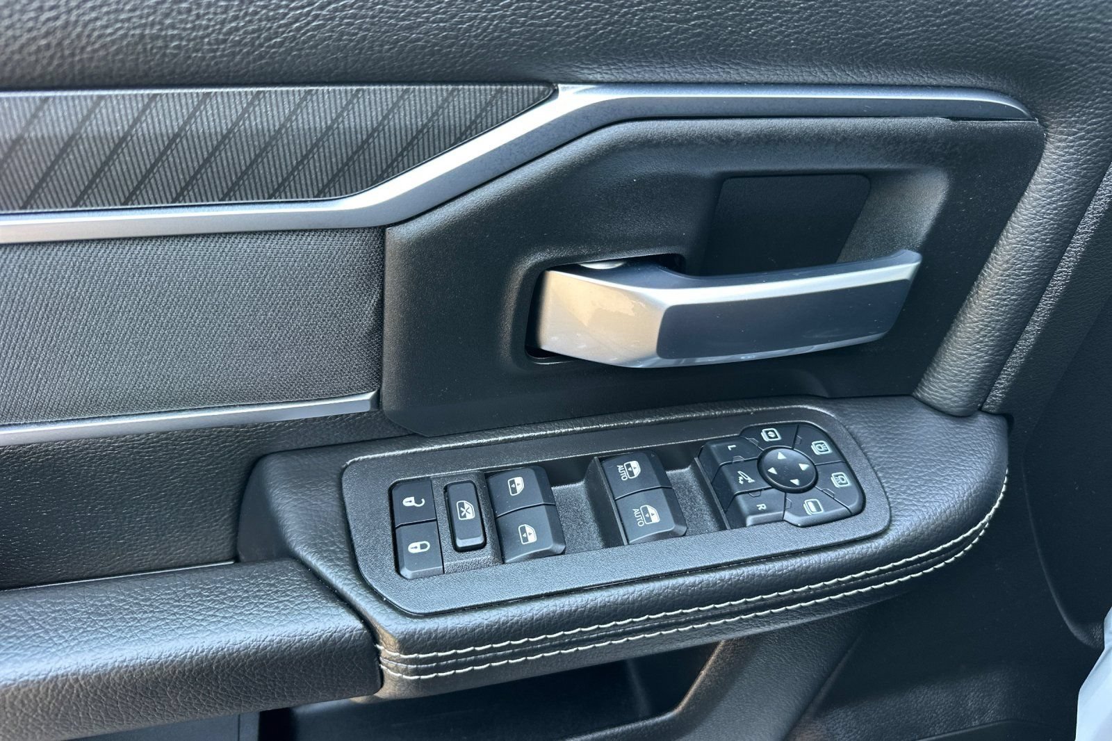 Used 2025 RAM 2500 Big Horn AWD/4WD image 10
