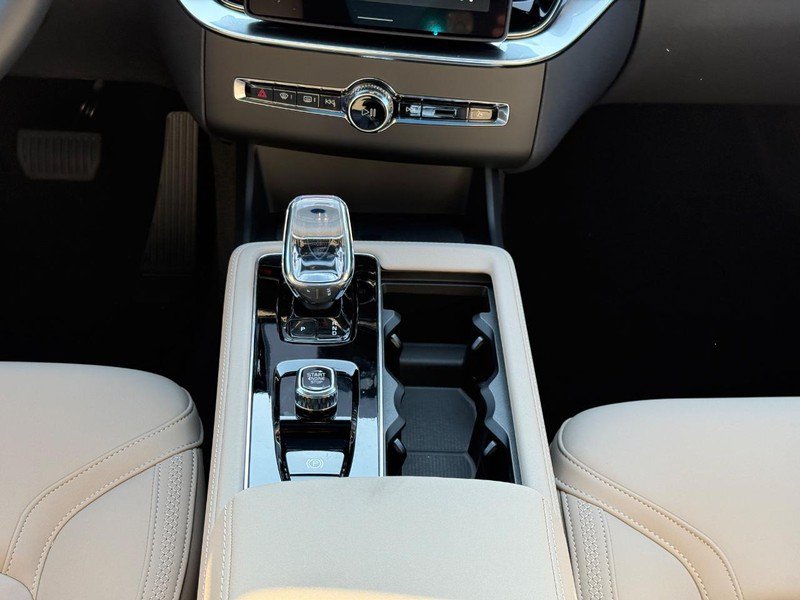 New 2026 Volvo XC90 T8 Plus w/ Protection Package Premier AWD/4WD image 11
