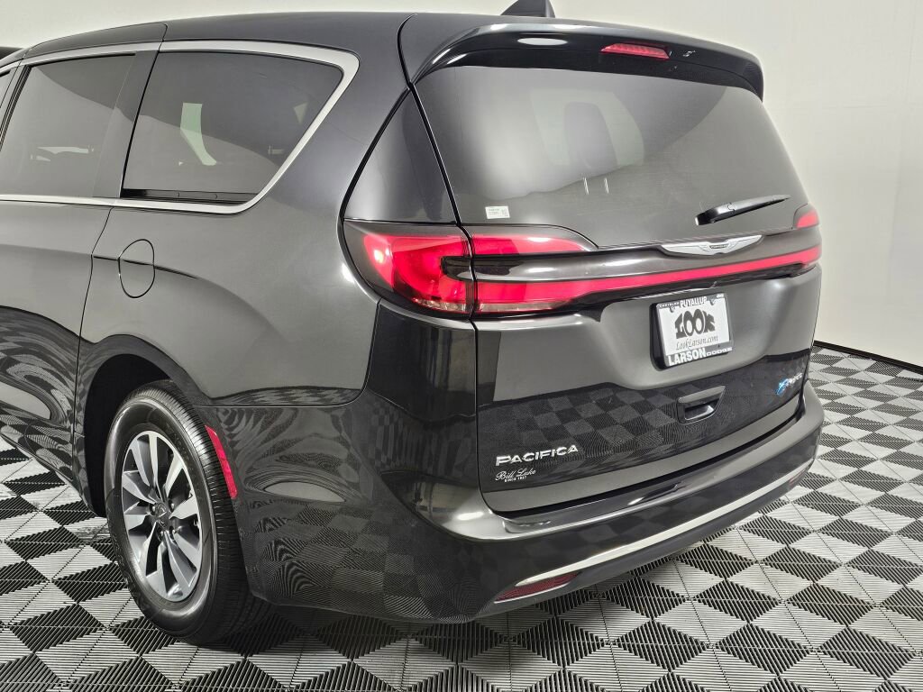Used 2022 Chrysler Pacifica Touring-L image 13