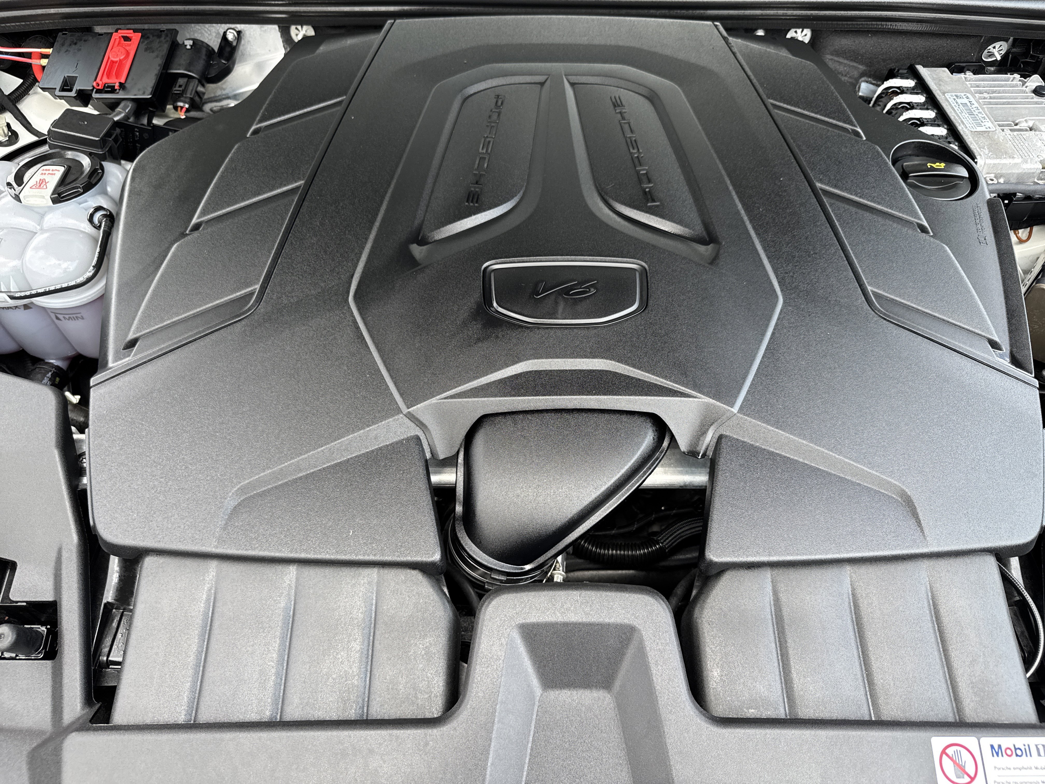 Used 2024 Porsche Cayenne image 32