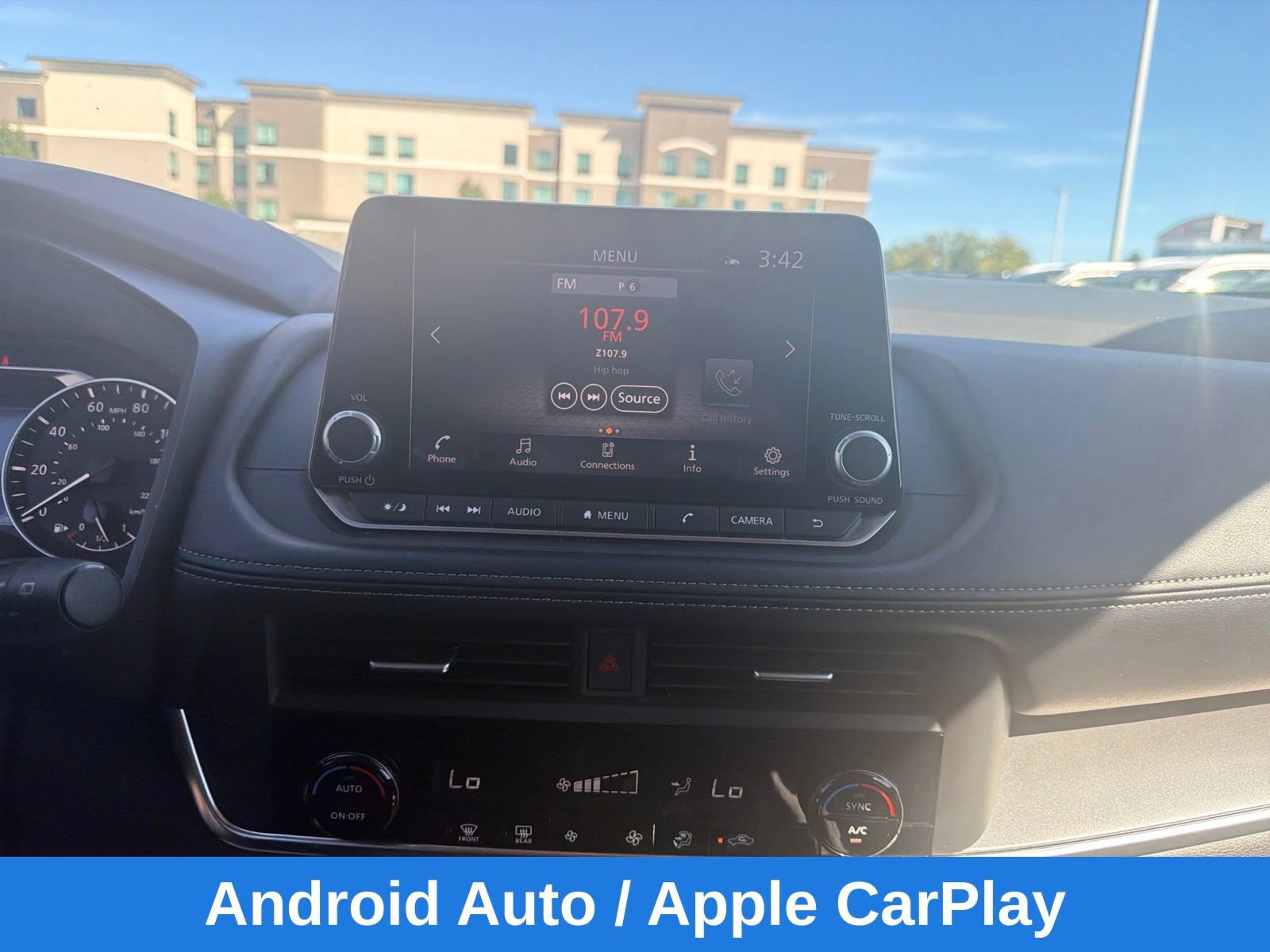 Used 2025 Nissan Rogue SV AWD/4WD image 16