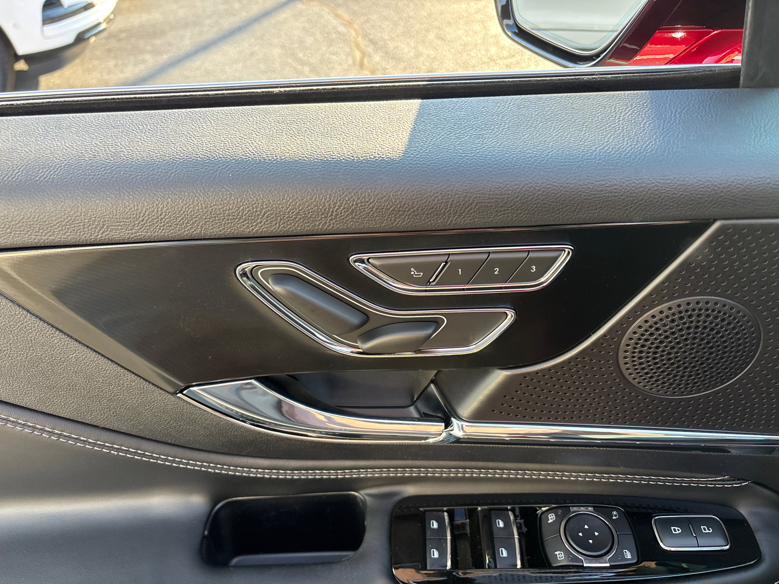 New 2026 Lincoln Corsair Reserve w/ Rear Removable Package Tray image 12