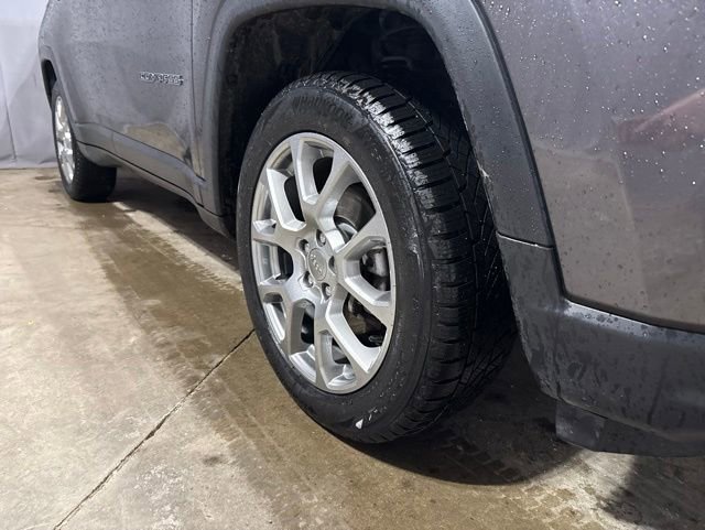 Used 2022 Jeep Compass Latitude w/ Sun and Sound Group AWD/4WD image 5