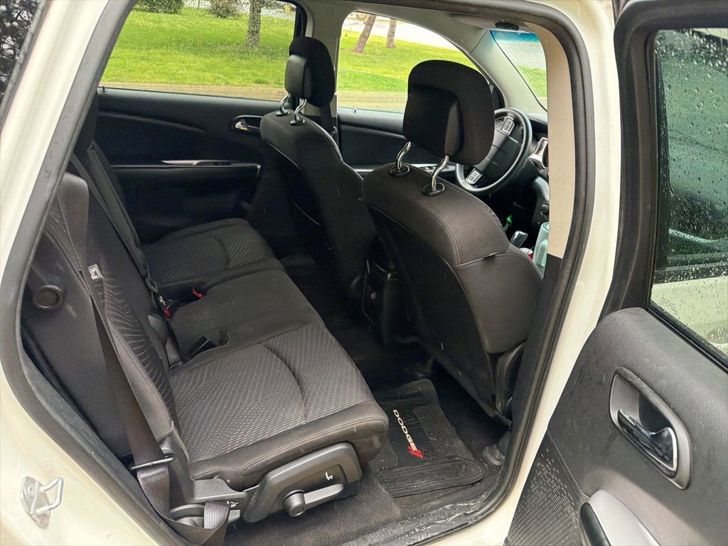 Used 2016 Dodge Journey SE w/ Flexible Seating Group image 9