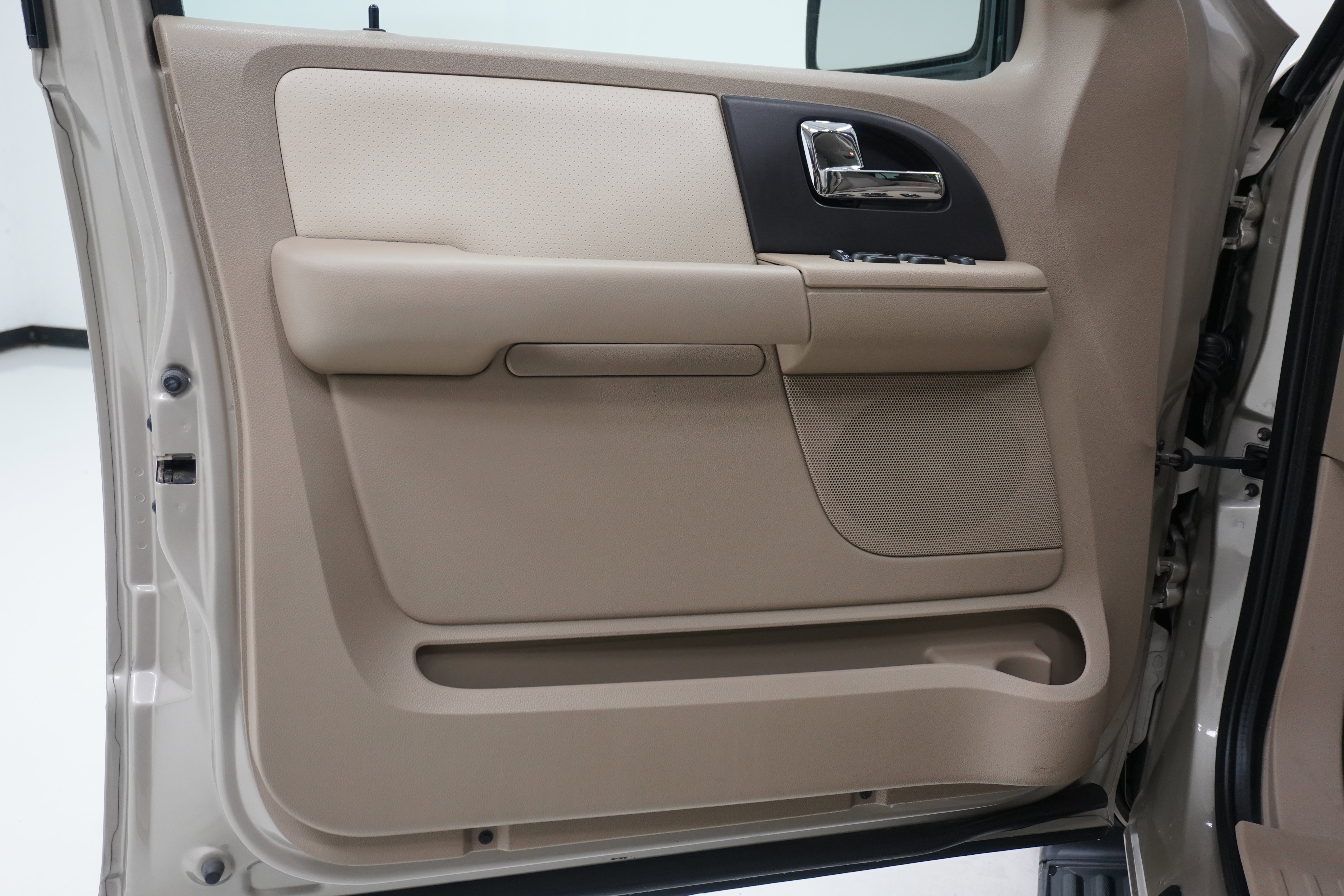 Used 2006 Ford Expedition XLT RWD image 15