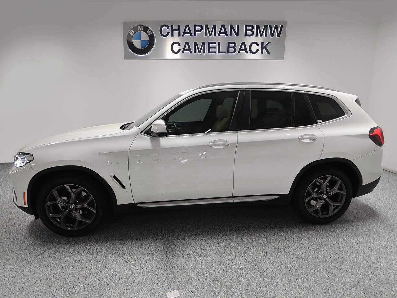Used 2024 BMW X3 sDrive30i w/ Convenience Package RWD image 3