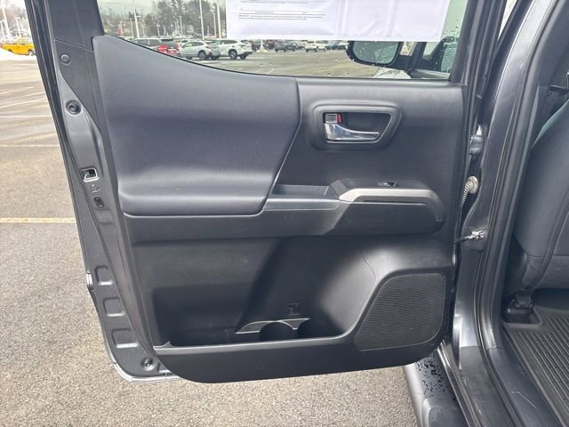Used 2021 Toyota Tacoma TRD Off-Road image 17