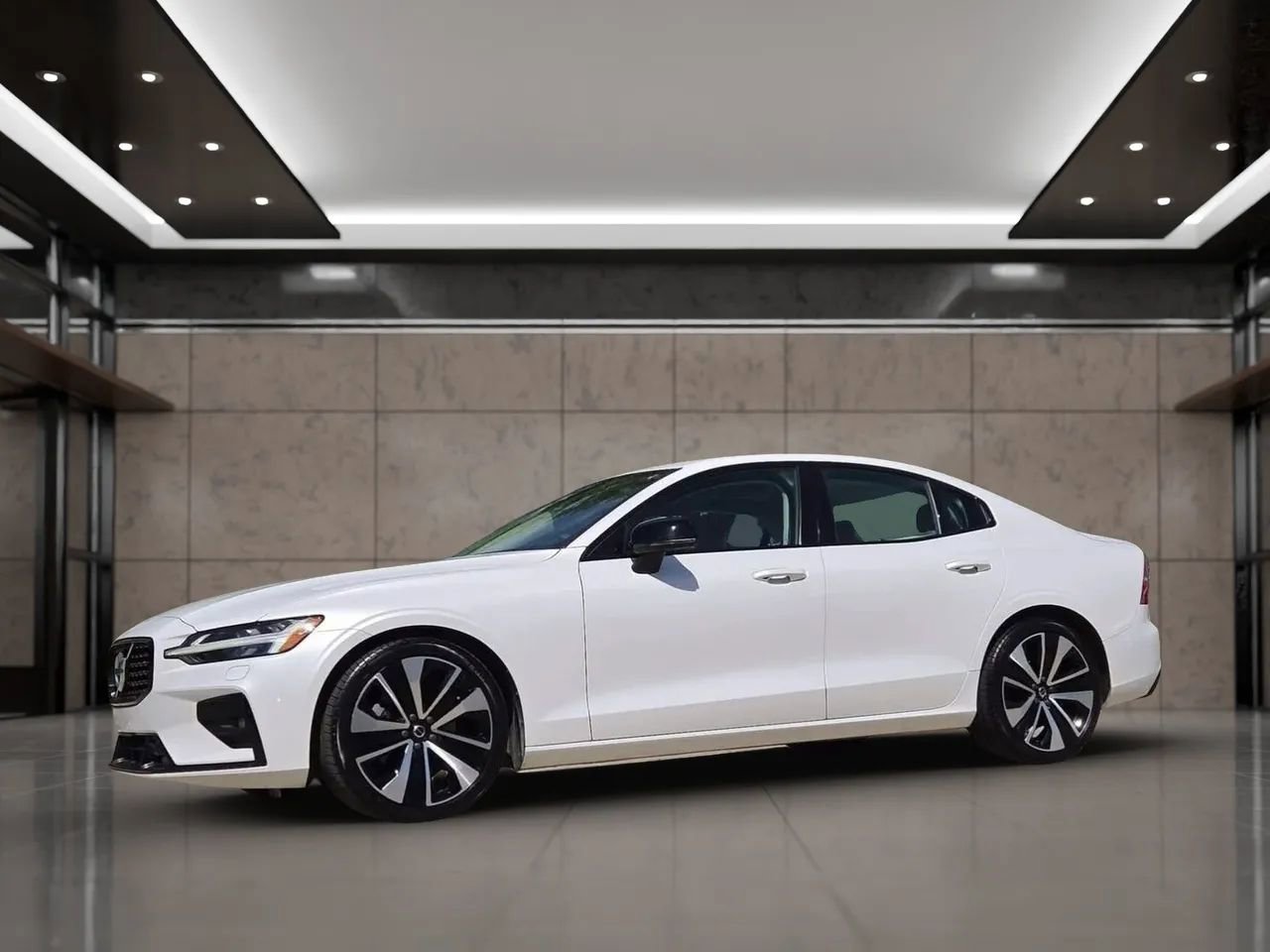 Used 2022 Volvo S60 B5 Momentum w/ Premium Package image 3