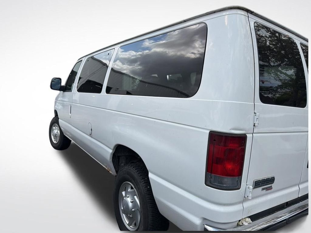 Used 2011 Ford E-350 and Econoline 350 XLT image 8