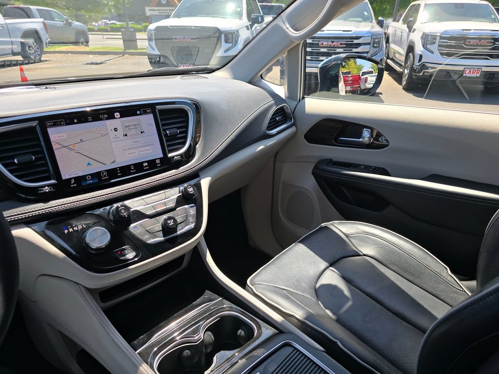 Used 2023 Chrysler Pacifica Limited FWD image 75